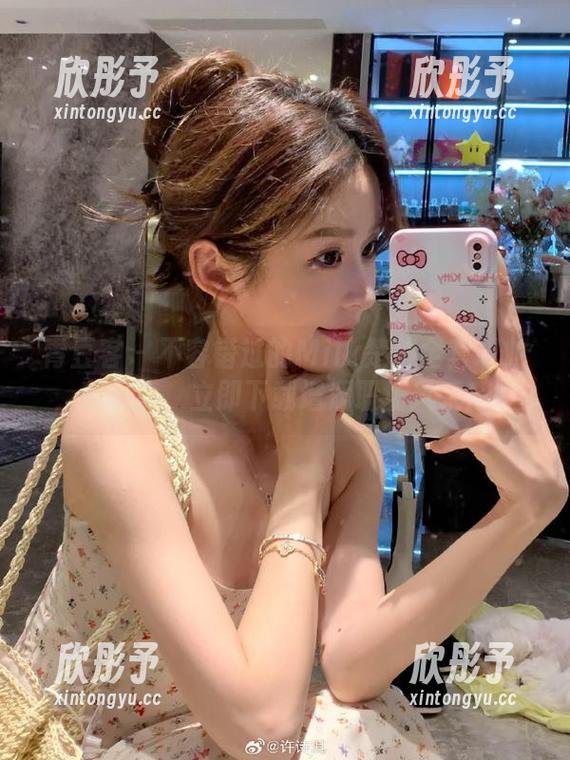 青豆客 - 不容错过的Milk楚楚全套职业装写真，立即下载增添职场风采！