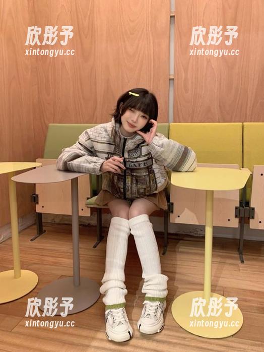 青豆客 - 程彤颜豹纹写真在线分享，原图捕捉每一丝细腻与奔放