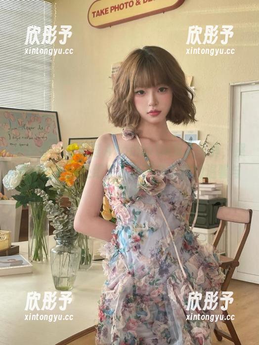 青豆客 - 陈嘉瑶AYomiabe双人写真，照片中的每一处细节都诉说着友情的温馨与浪漫