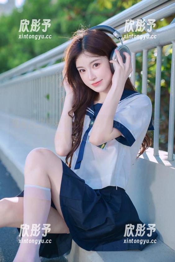 感受风之领域私拍作品的梦幻：白丝水手服带来的视听盛宴