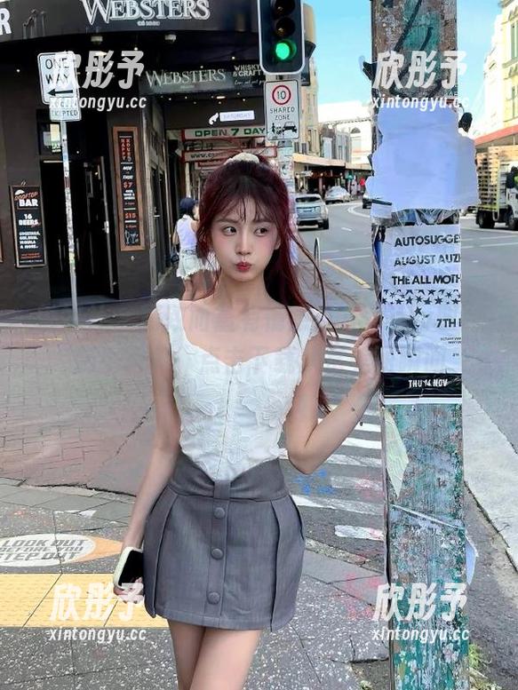 魅妍社 - 精致而富有情感：Ashely丽丽奶牛写真，点击下载欣赏美丽瞬间