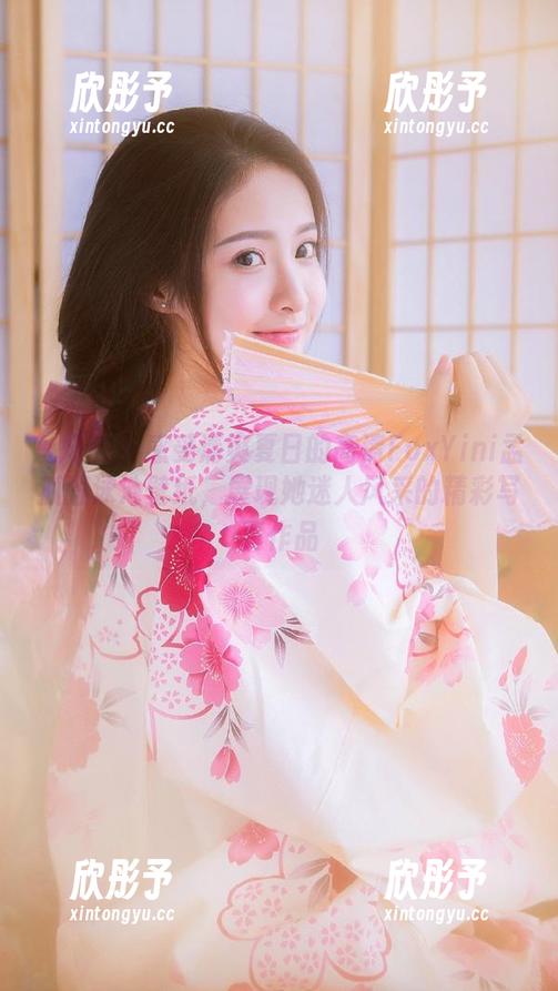 魅妍社 - 感受清爽夏日的高清FoxYini孟狐狸泳池壁纸，展现她迷人风采的精彩写真作品