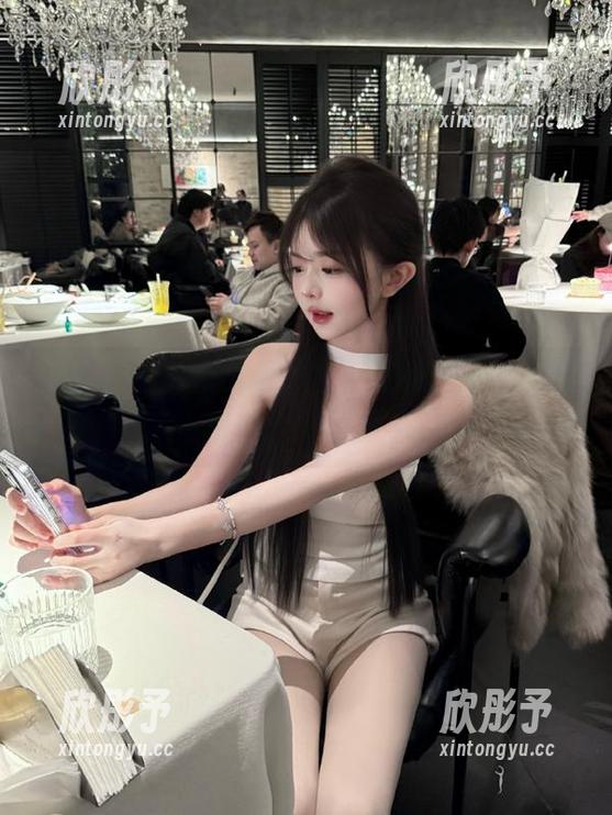 魅妍社 - 更新图包，黄乐然的“修女”写真让你陶醉其中